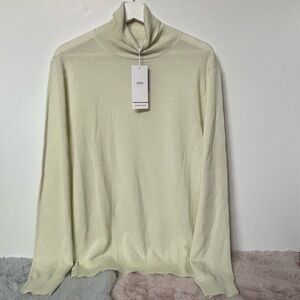 Closed turtleneck sweater jumper